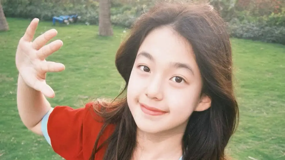 刘畊宏晒女儿13岁生日照 小泡芙亭亭玉立惹人爱