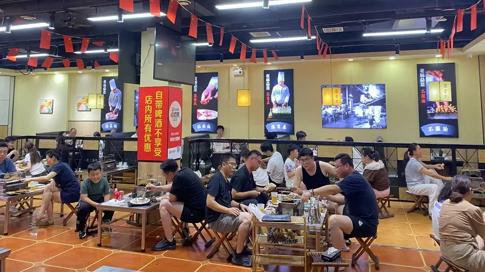 来淄博撸串 体验小饼小葱小火炉的互动用餐乐趣