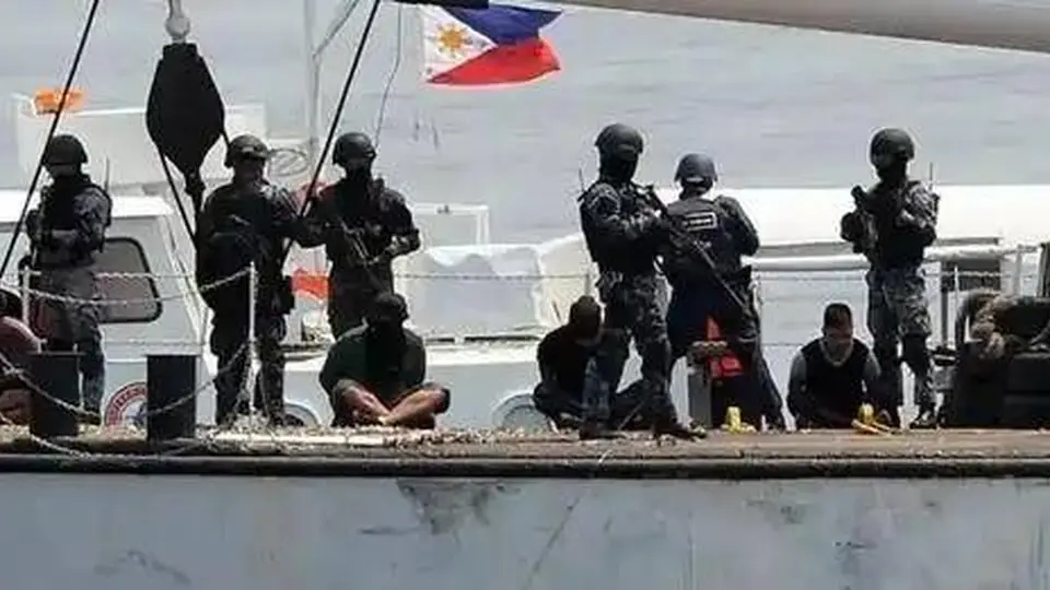 南海对峙中菲方士兵受伤,民众与多国网友热议菲方强硬作秀真面目