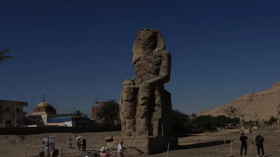 来埃及卢克索体验3400年古遗迹震撼 亲手感受18米门农巨像的厚重魅力