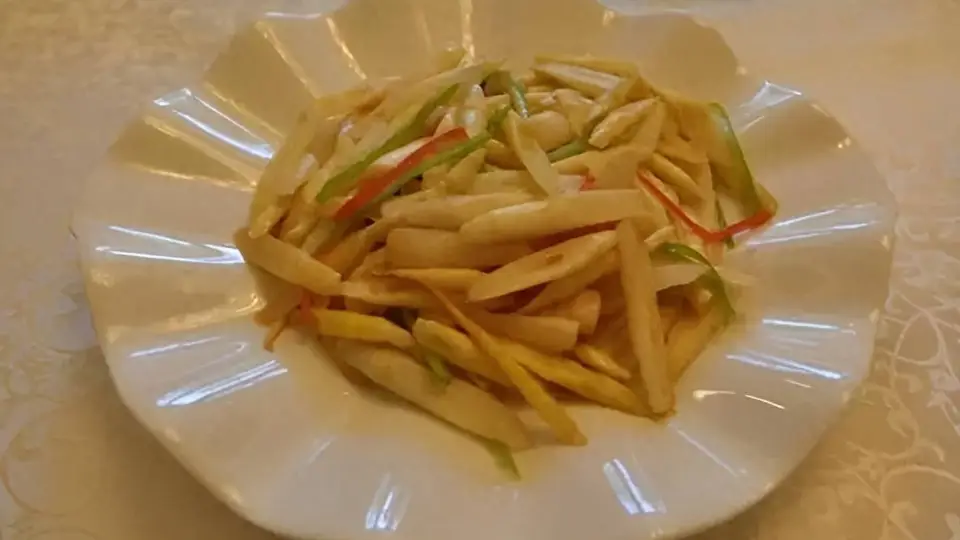脆嫩鲜甜零难度！没放肉的春笋这样做，咸甜入味超下饭，全家都爱尝