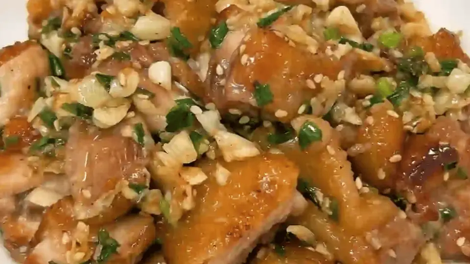 十分钟搞定鲜香嫩滑盐葱鸡腿肉 多元场景玩转家常美味
