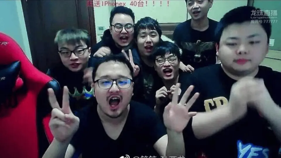 LOL大主播时隔两年重出江湖，笑笑发文透露内幕，复出实属无奈？
