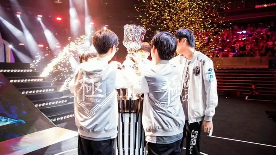 拳头剥夺FPX S9冠军，过继G2，解散不被认可，仅剩IG和EDG