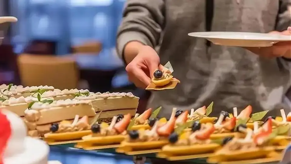 自助餐为啥总觉得吃不回本?老板不会明说的3个秘密,看懂就知道原因
