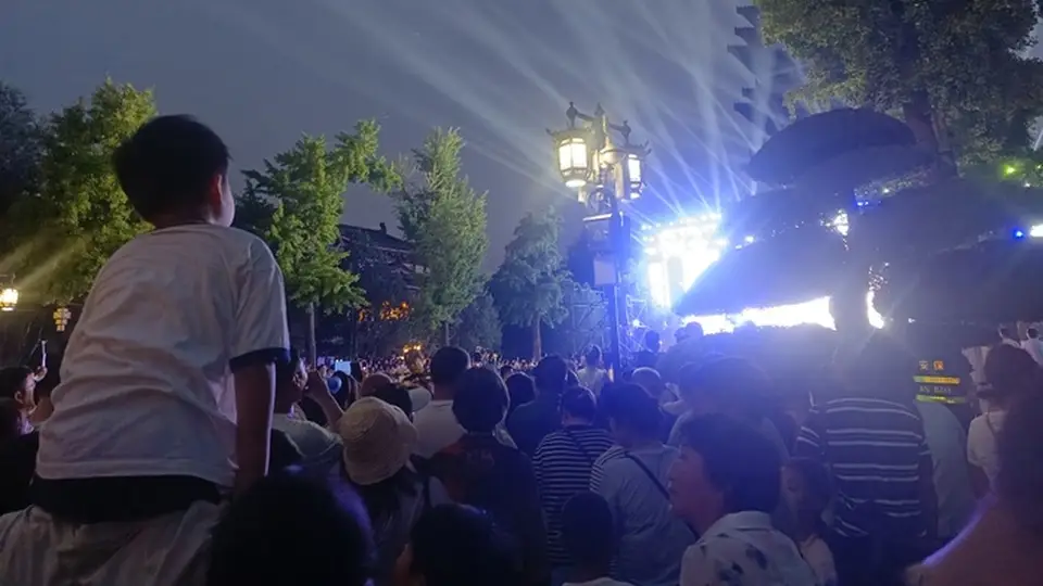 齐聚超然楼，市民游客沉浸式邂逅泉城文脉