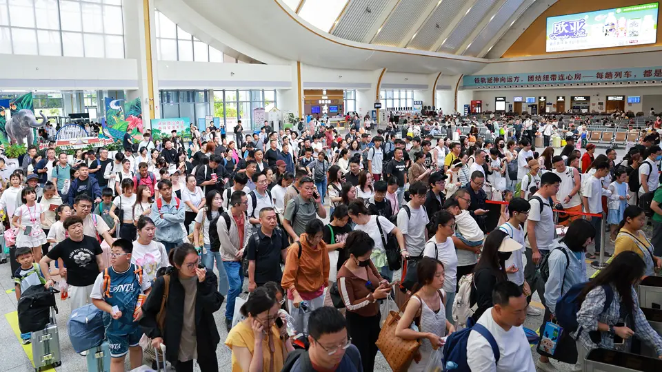 云南西双版纳迎来暑期旅游旺季#