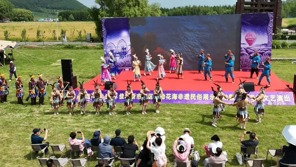 赫韵匠心邂逅花海 佳木斯郊区达勒花海打造沉浸式非遗文旅新场景