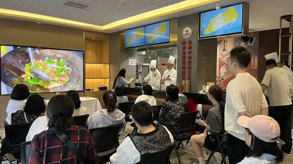 迎泽区总工会举办“名厨教做家常菜”第三期烹饪培训活动
