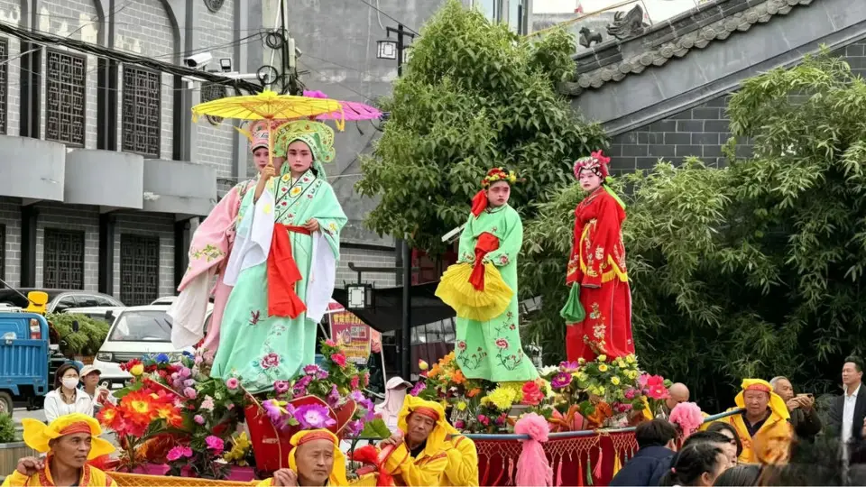 临泉盛夏狂欢季：魔术杂技美食音乐盛宴齐聚皖北小城