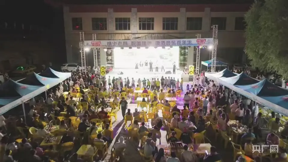宁夏隆德县夜经济焕新：烟火老巷音乐嘉年华点燃夏日狂欢