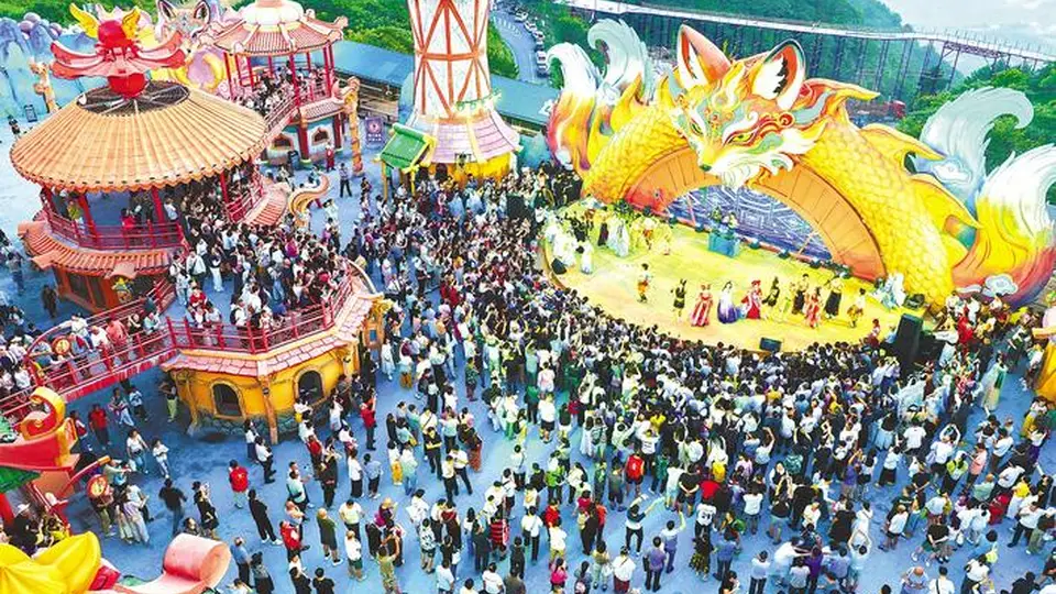7月21日百里荒青丘秘境开园 游客沉浸式打卡仙侠演艺度夏