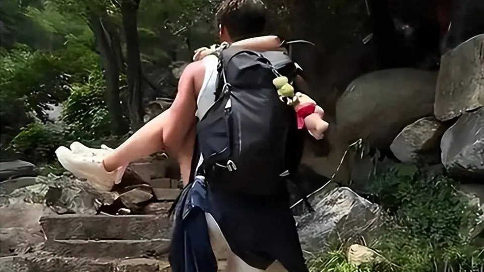 泰山陪爬这些事你遇过吗？牵手要加钱、公主抱还收费，不少人竟靠这类噱头揽客