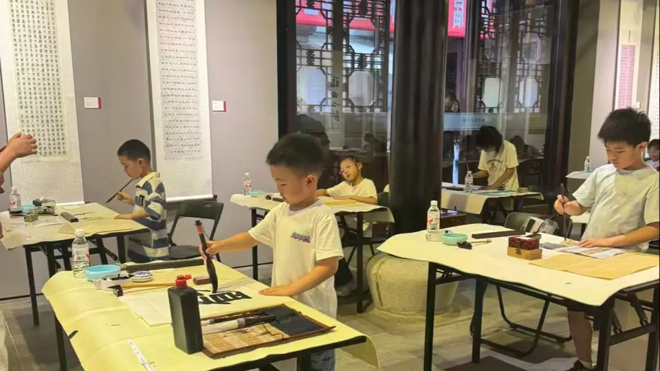上海学生书法展启幕 百余作品邀你共品笔墨文化之美