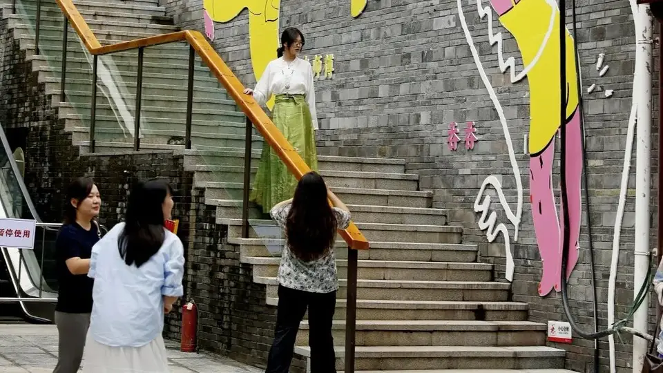 这个夏天来自贡自流井老街,解锁夜嬉水逛市集看电影的多元体验
