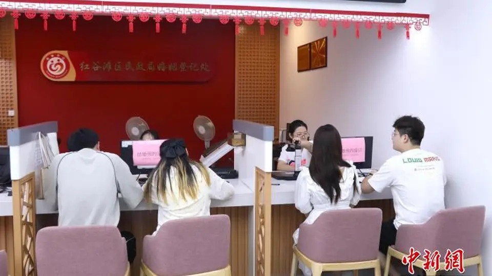 江西南昌：七夕佳节 中式颁证缔幸福良缘