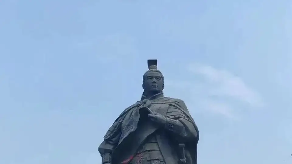 “周瑜雕像被泼红色油漆”？当地通报
