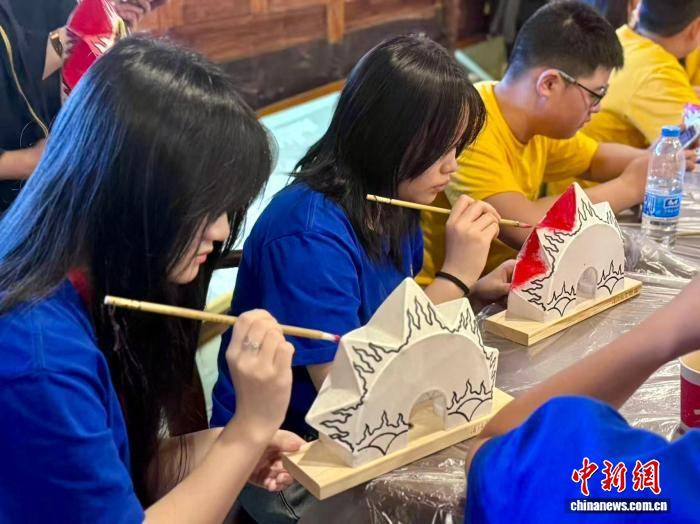 23国华裔青少年走进浙江浦江：上手试试才能不虚此行